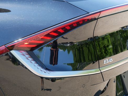 Certified 2023 Kia EV6 Wind w/ Wind Technology Package AWD/4WD image 17