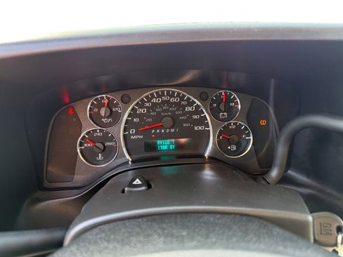 Used 2024 Chevrolet Express 2500 w/ Driver Convenience Package image 11