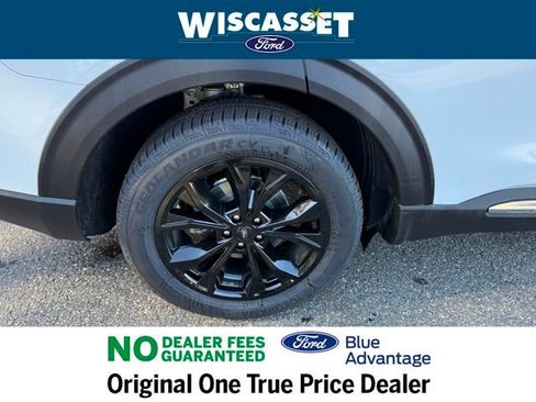 Certified 2022 Ford Explorer XLT w/ Equipment Group 202A image 30