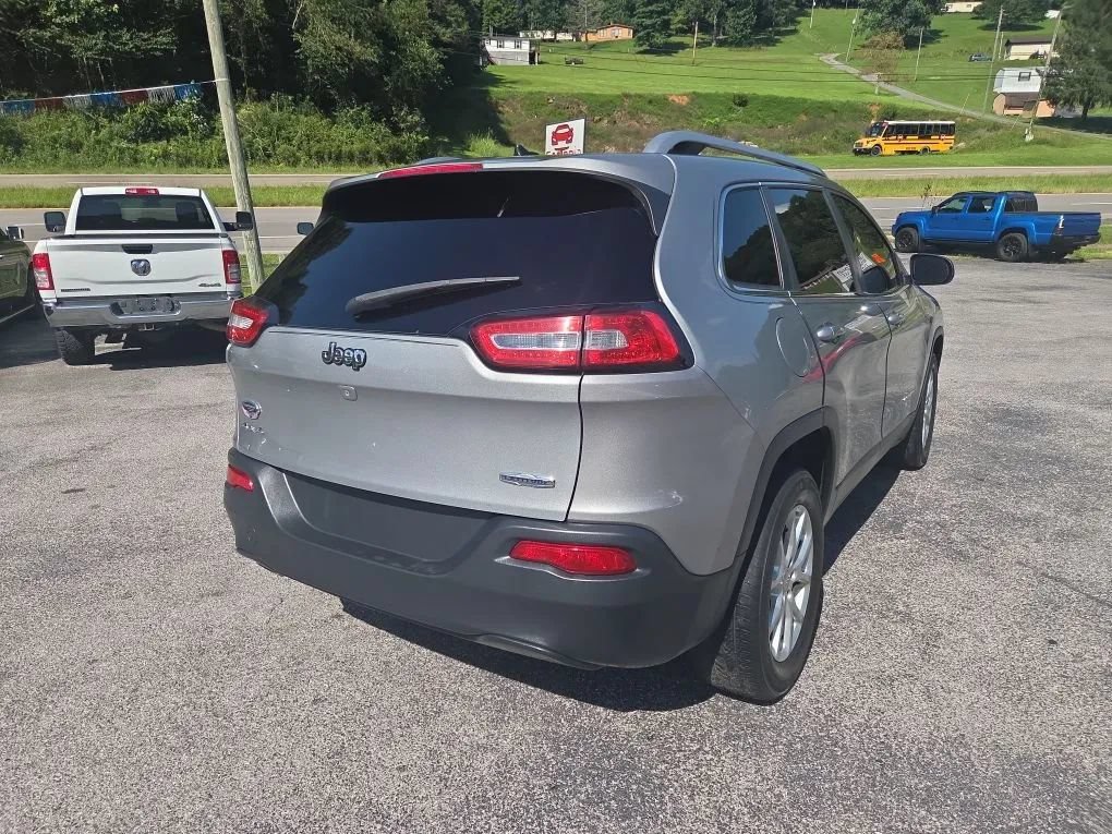 Used 2015 Jeep Cherokee Latitude AWD/4WD image 6