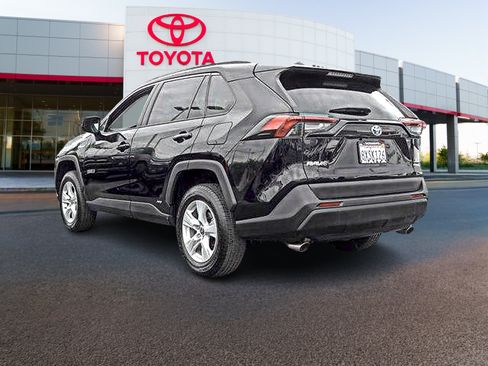 Certified 2021 Toyota RAV4 XLE w/ Convenience Package AWD/4WD image 5
