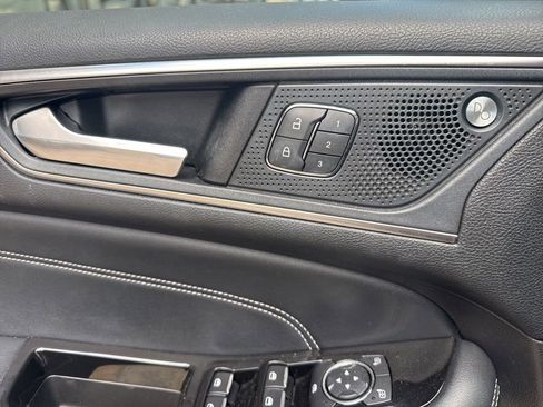 Used 2019 Ford Edge Titanium w/ Equipment Group 301A AWD/4WD image 19