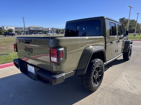 Used 2025 Jeep Gladiator Sport image 5