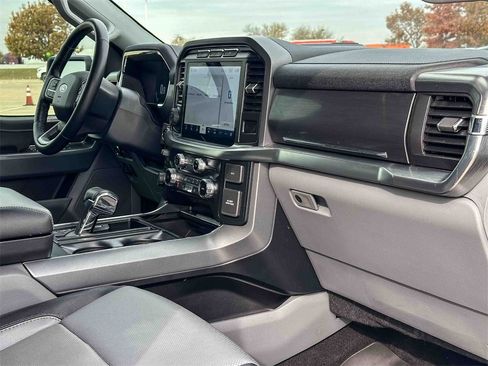 Used 2022 Ford F150 Lariat w/ Trailer Tow Package image 21