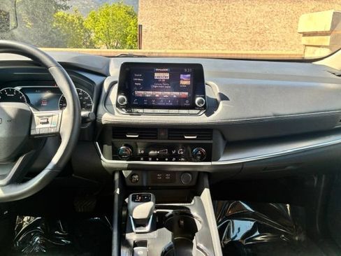 Used 2025 Nissan Rogue SV AWD/4WD image 14