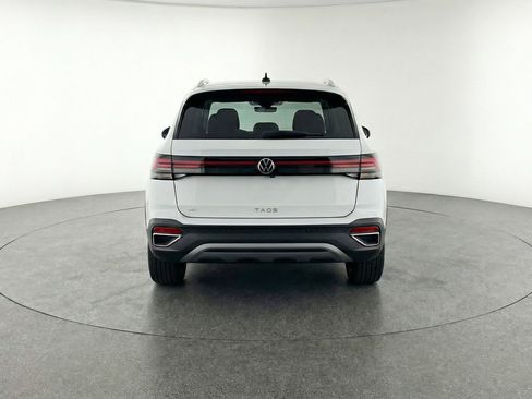 Used 2025 Volkswagen Taos SE image 7