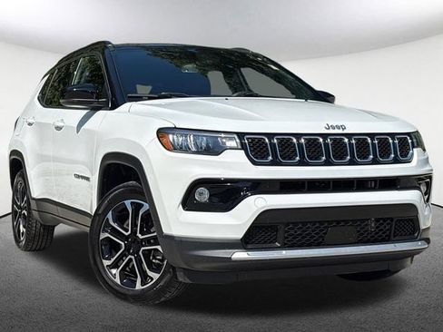Used 2023 Jeep Compass Limited AWD/4WD image 2