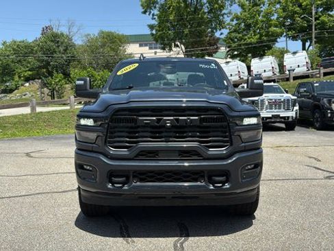 Used 2025 RAM 2500 Big Horn AWD/4WD image 3