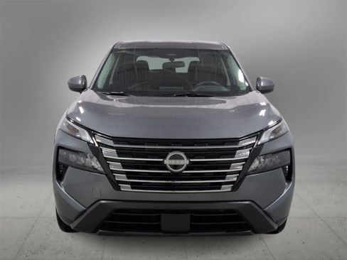 Used 2025 Nissan Rogue SV image 3