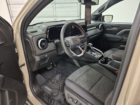 Used 2024 Chevrolet Colorado Z71 w/ Z71 Convenience Package 2 image 10