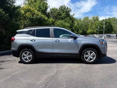 Used 2023 GMC Terrain SLE w/ Driver Convenience Package AWD/4WD image 10