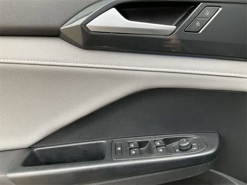 Used 2022 Volkswagen Taos SEL image 14