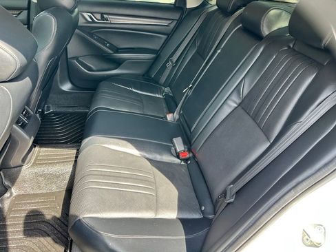Used 2018 Honda Accord Touring image 10