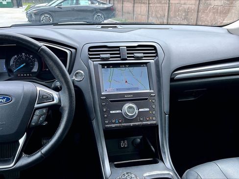 Used 2019 Ford Fusion Titanium FWD image 7