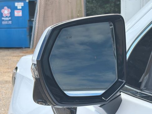 Used 2022 GMC Yukon SLT w/ SLT Premium Package image 13