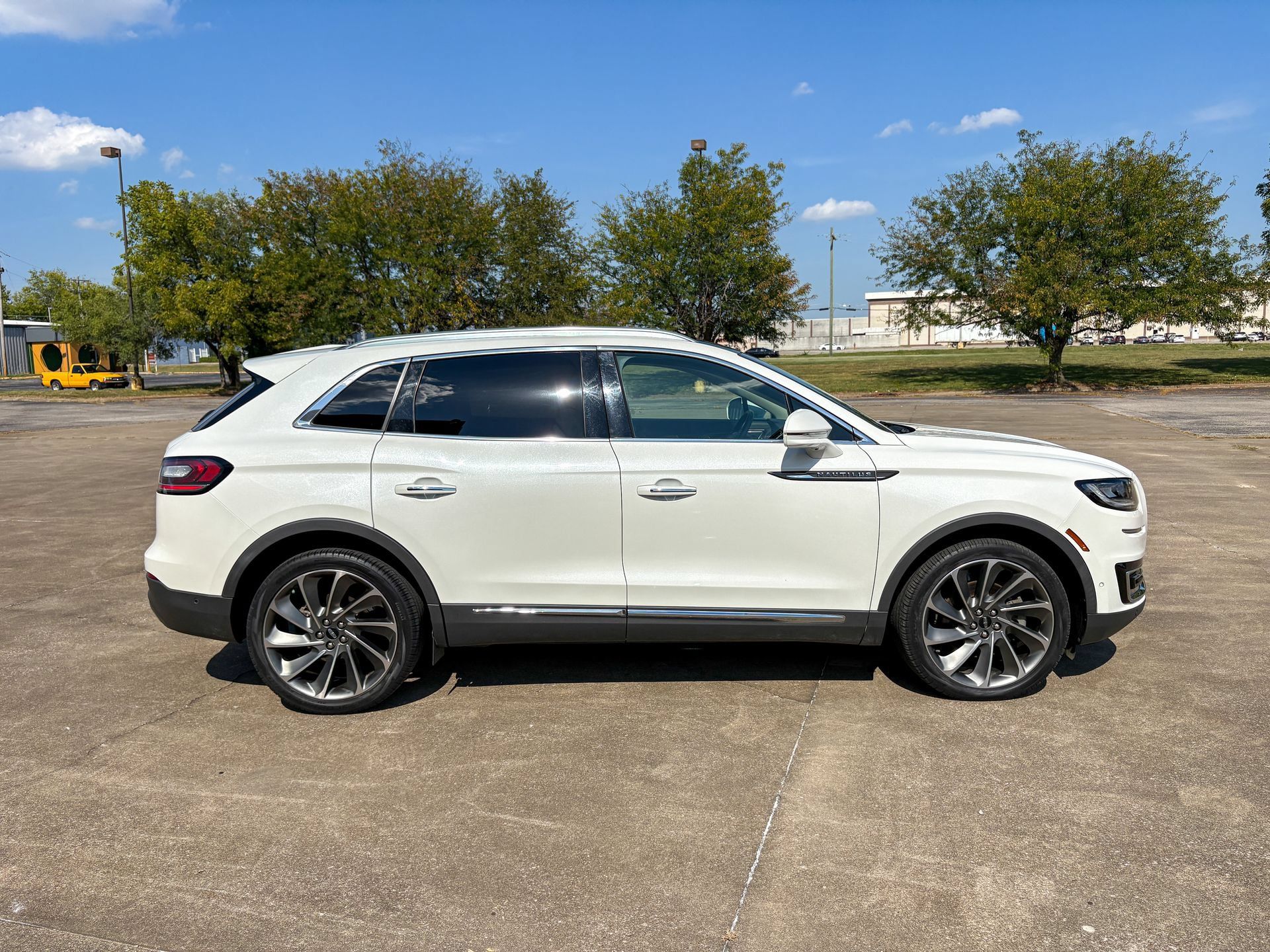 Used 2020 Lincoln Nautilus Reserve w/ Equipment Group 201A FWD image 14