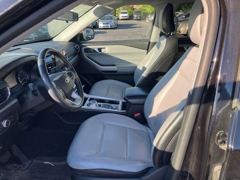 Used 2021 Ford Explorer XLT w/ Equipment Group 202A AWD/4WD image 11