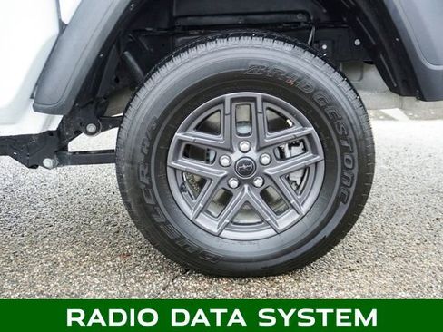 Used 2025 Jeep Gladiator Sport image 5