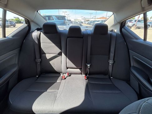 Used 2025 Nissan Altima 2.5 SV FWD image 39