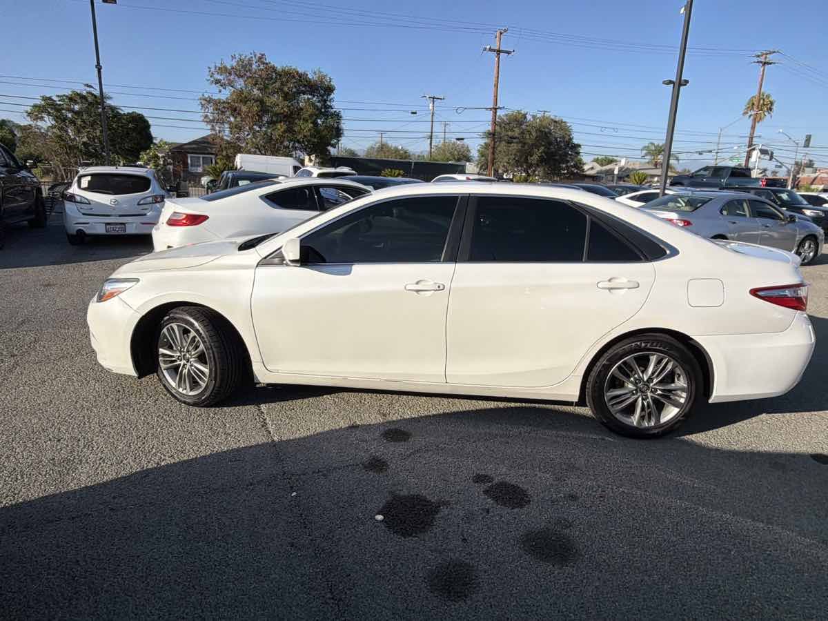 Used 2016 Toyota Camry SE FWD image 2