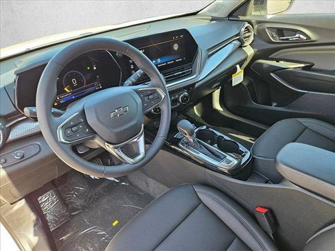 New 2026 Chevrolet Trax ACTIV w/ Sunroof Package FWD image 3