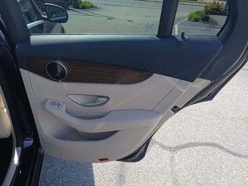 Used 2021 Mercedes-Benz GLC 300 GLC 300 image 23