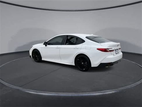 Used 2025 Toyota Camry SE image 6