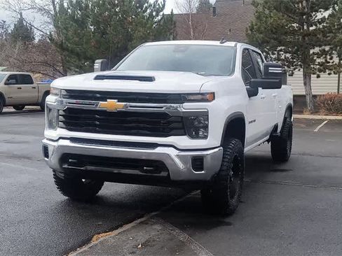 Used 2024 Chevrolet Silverado 3500 LT image 4