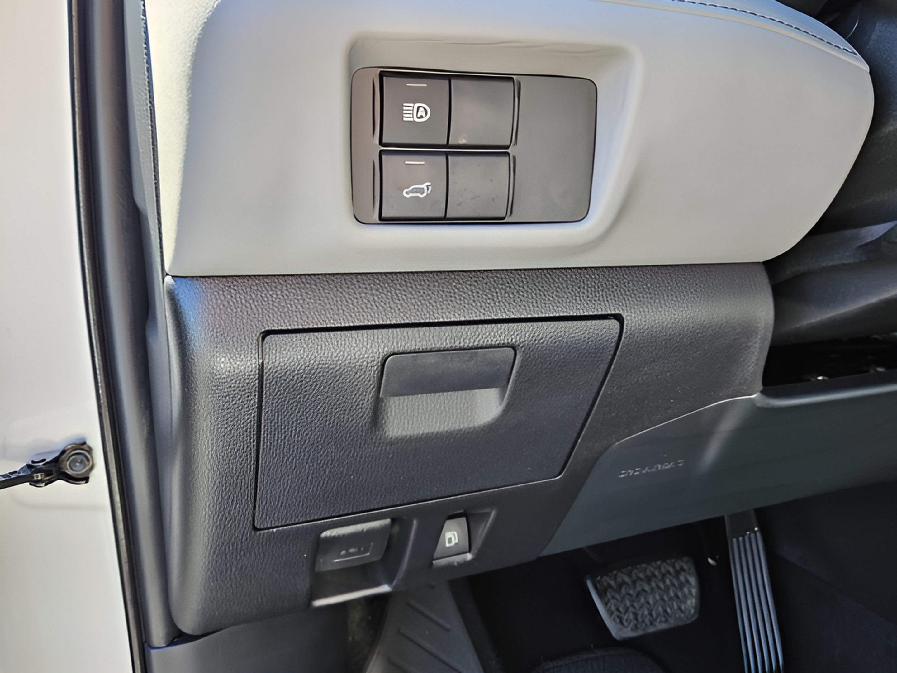 Certified 2020 Toyota Highlander L AWD/4WD image 16