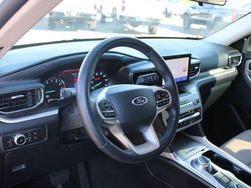Used 2023 Ford Explorer XLT w/ Equipment Group 202A AWD/4WD image 22