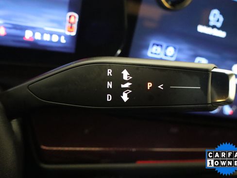 Used 2025 Chevrolet Traverse RS image 31