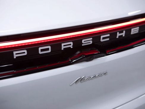 Certified 2026 Porsche Macan Electric RWD image 19