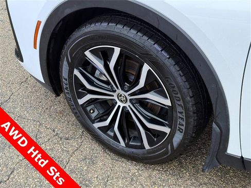 Used 2023 Toyota Crown XLE image 10