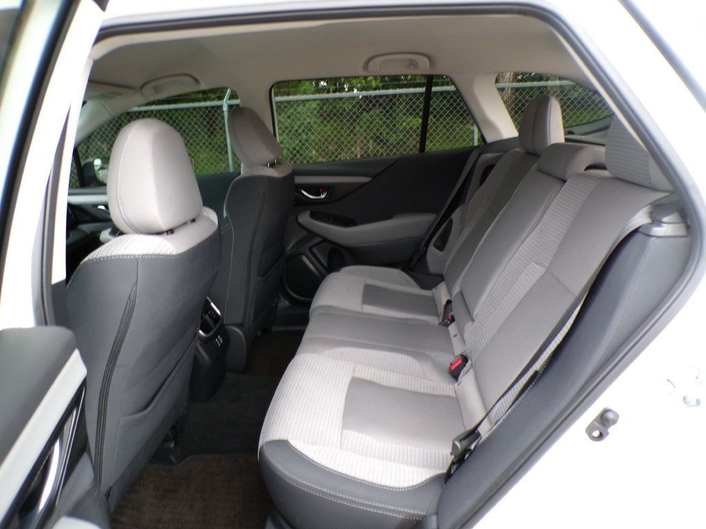 Used 2024 Subaru Outback Premium AWD/4WD image 18