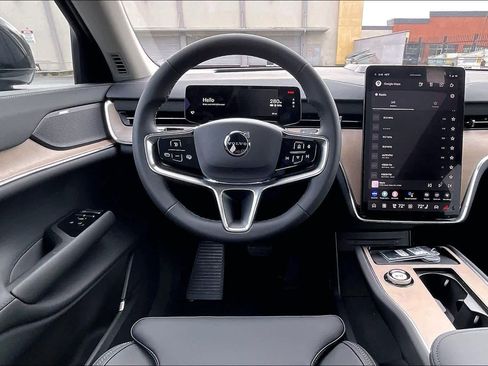 New 2025 Volvo EX90 Plus w/ Protection Package Premier image 15