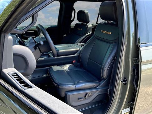 Used 2025 Ford Expedition Tremor AWD/4WD image 23