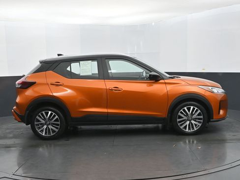 Used 2023 Nissan Kicks SV image 6