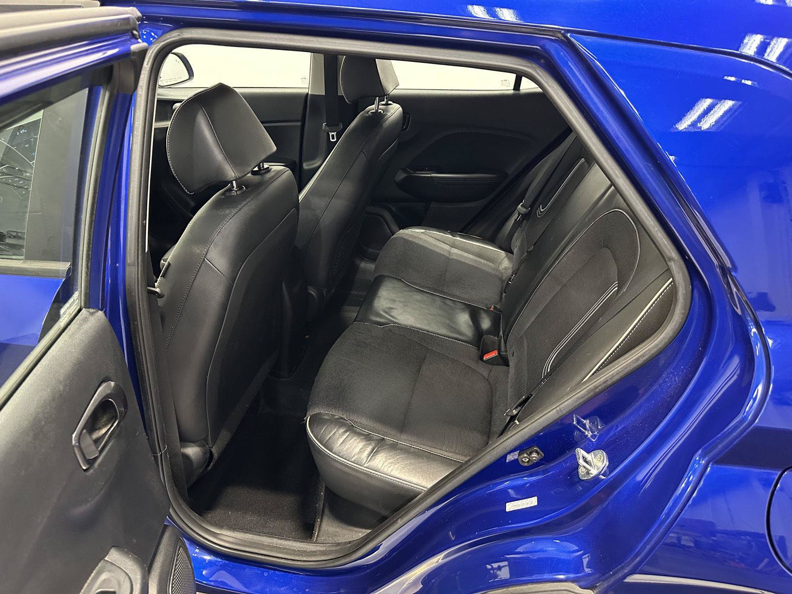 Used 2022 Hyundai Venue Limited FWD image 25