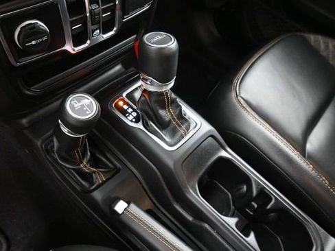 Used 2022 Jeep Gladiator Overland AWD/4WD image 25