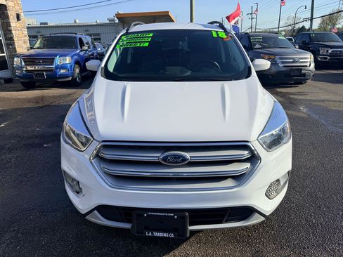 Used 2018 Ford Escape SE w/ SE Sync 3 Package FWD image 2