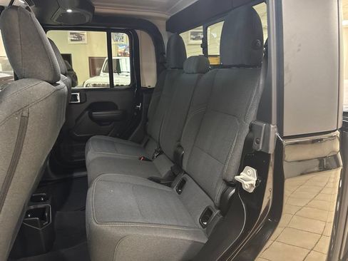 Used 2024 Jeep Gladiator Sport AWD/4WD image 8