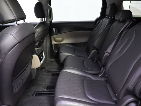 Used 2026 Kia Carnival FWD image 21
