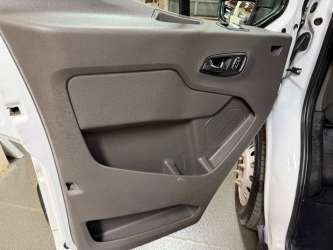 Used 2022 Ford Transit 350 DRW RWD image 8