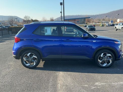 Certified 2023 Hyundai Venue SEL image 4