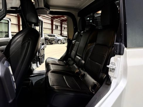 Used 2020 Jeep Gladiator Overland image 18