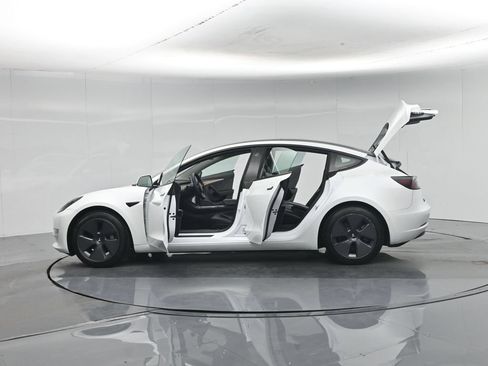 Used 2022 Tesla Model 3 Long Range AWD/4WD image 31