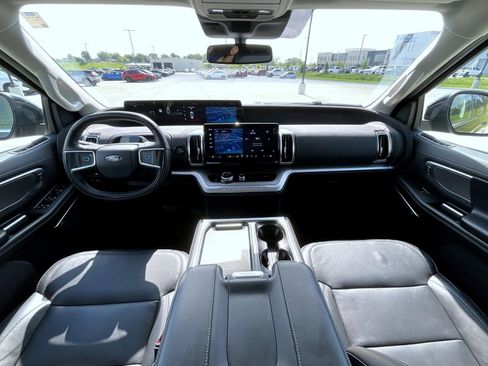 Used 2025 Ford Expedition Platinum AWD/4WD image 15