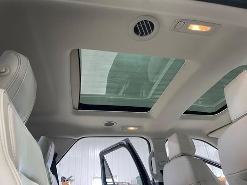 Used 2016 Ford Explorer Platinum image 27