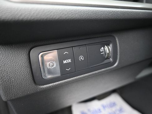 Used 2025 Chevrolet Traverse LT FWD image 27