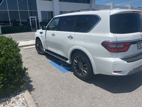 Used 2021 Nissan Armada Platinum AWD/4WD image 3